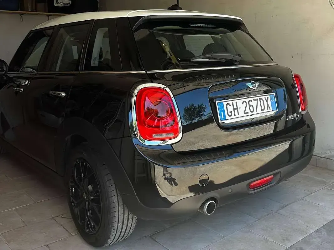 Usata Mini Cooper D Business 116 CV (85 kW) 2017 Nero Utilitaria