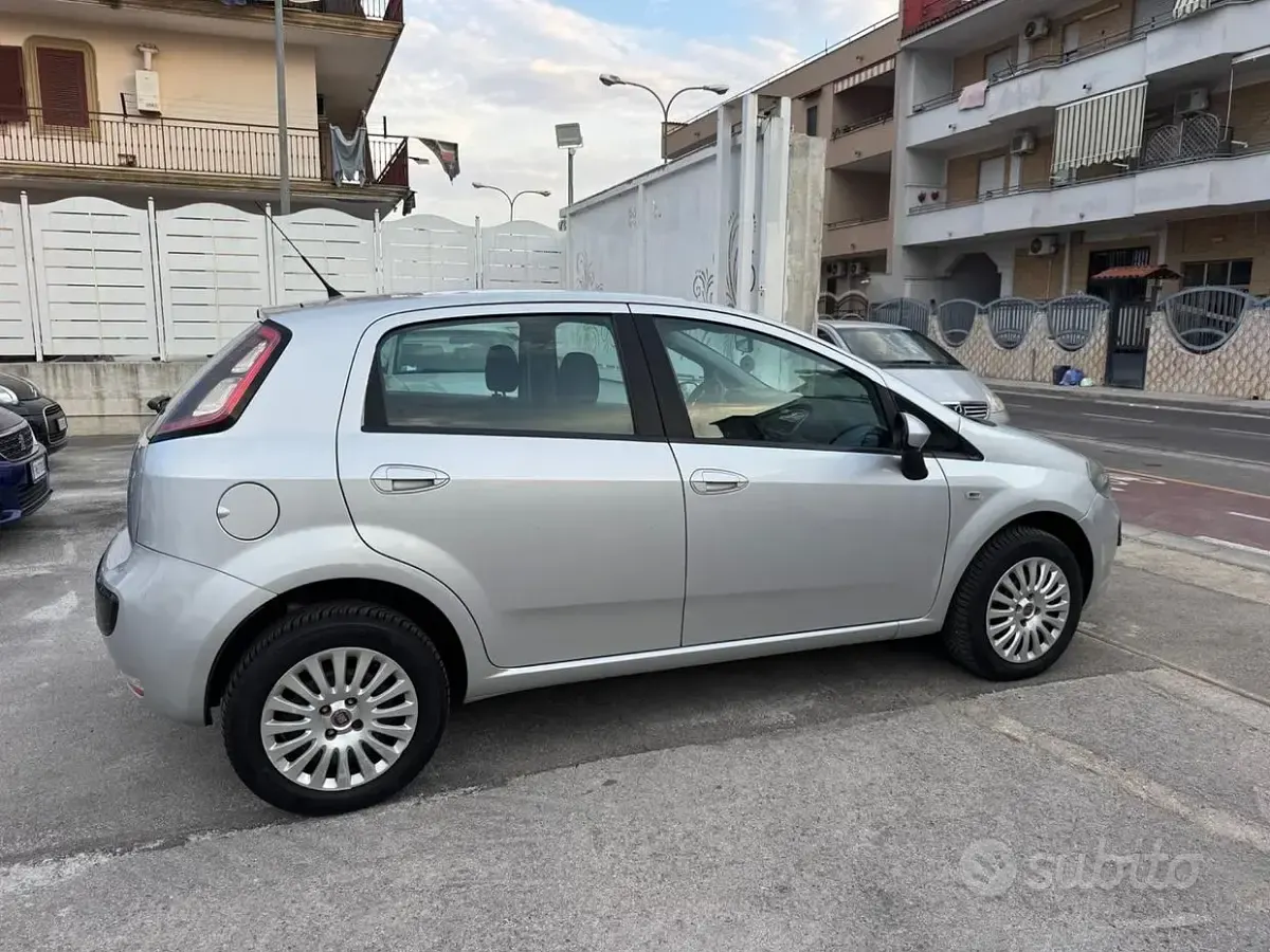 Usata Fiat Punto Evo 70 CV (51 kW) 2011 Grigio Utilitaria