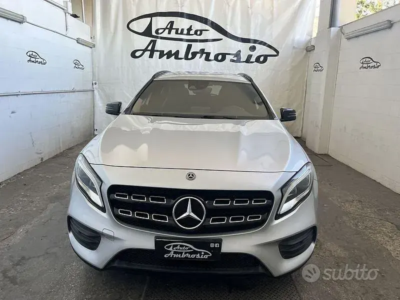 Usata Mercedes GLA200 Premium 136 CV (100 kW) 2019 Grigio SUV