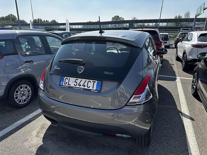 Usata Lancia Ypsilon Gold 69 CV (50 kW) 2022 Grigio Utilitaria