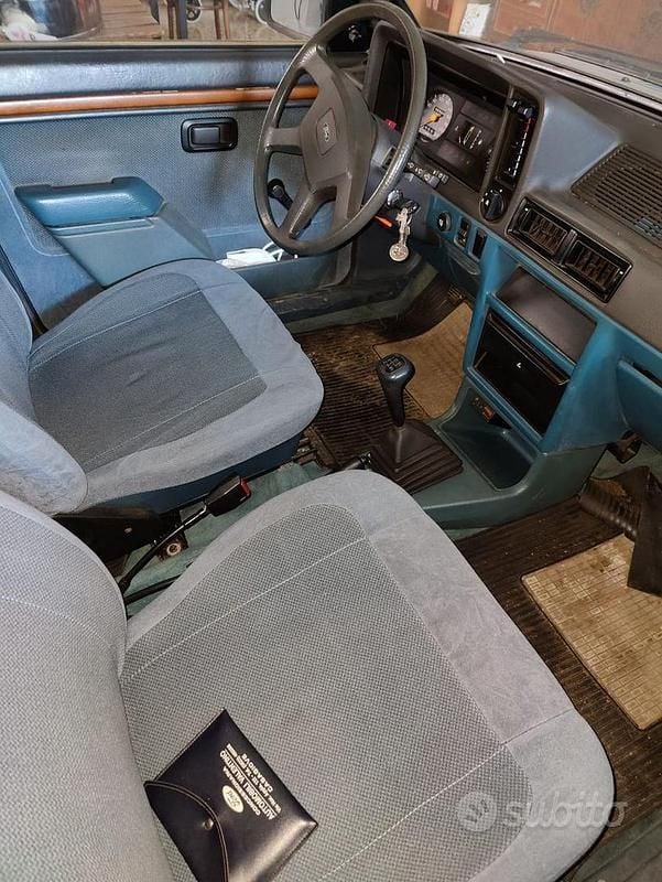 Usata Ford Escort 69 CV (50 kW) 1982 Blu Berlina