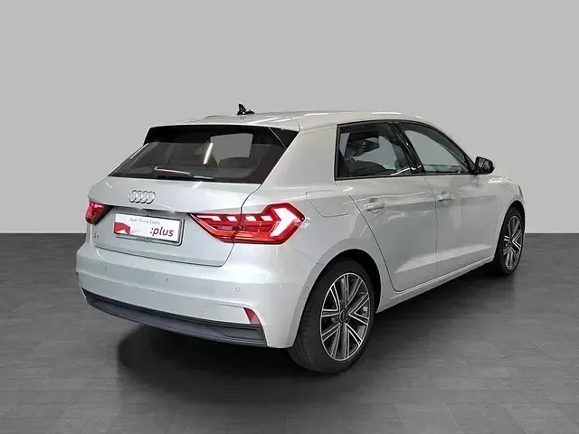 Usata Audi A1 Sportback Admired 95 CV (69 kW) 2023 Argento cavo metallizzato Utilitaria