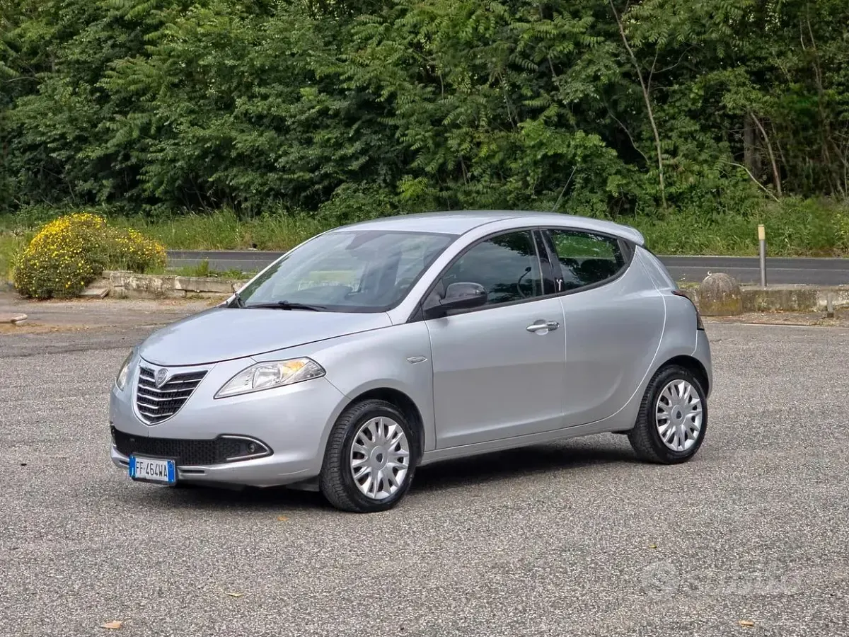 Usata Lancia Ypsilon Silver 69 CV (50 kW) 2014 Grigio Utilitaria
