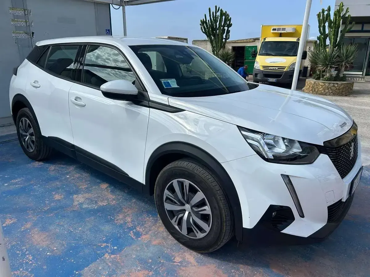 Usata Peugeot 2008 Allure 110 CV (80 kW) 2021 Nero SUV