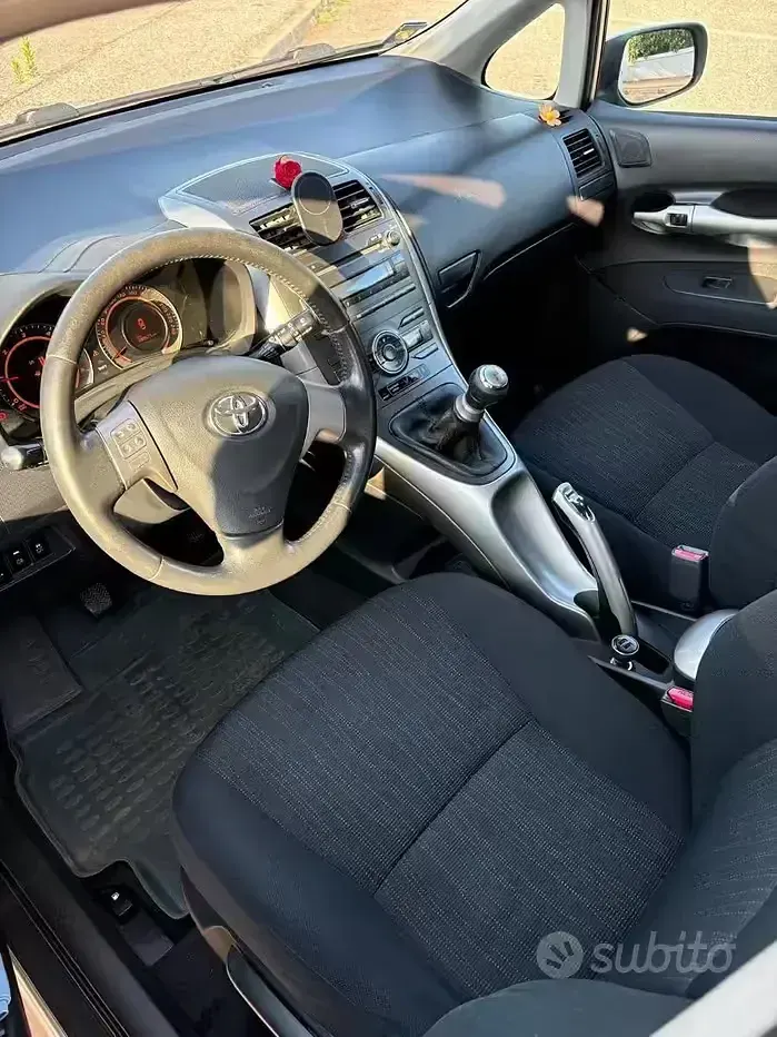 Usata Toyota Auris 90 CV (66 kW) 2008 Grigio Utilitaria