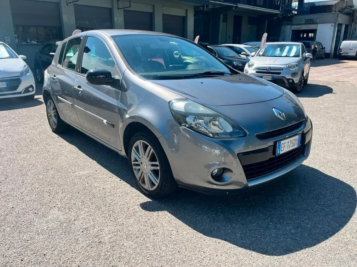 Usata Renault Clio II Luxe 101 CV (74 kW) 2010 Grigio Berlina