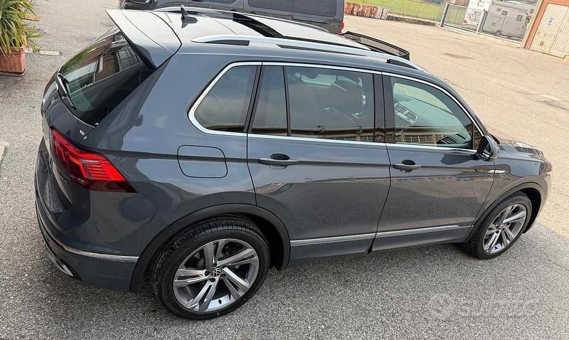 Usata VW Tiguan R-line 200 CV (147 kW) 2022 Grigio SUV