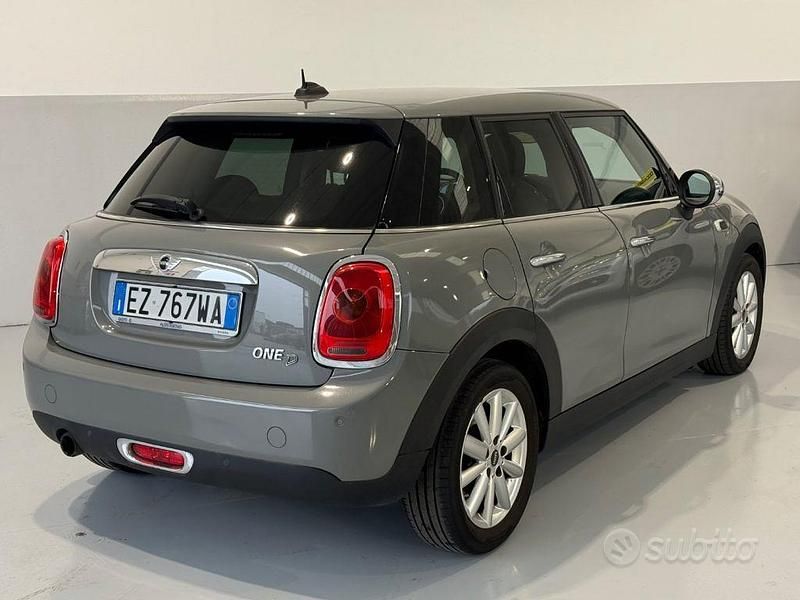 Begagnad Mini ONE Business 95 HK (69 kW) 2015 Grå Halvkombi