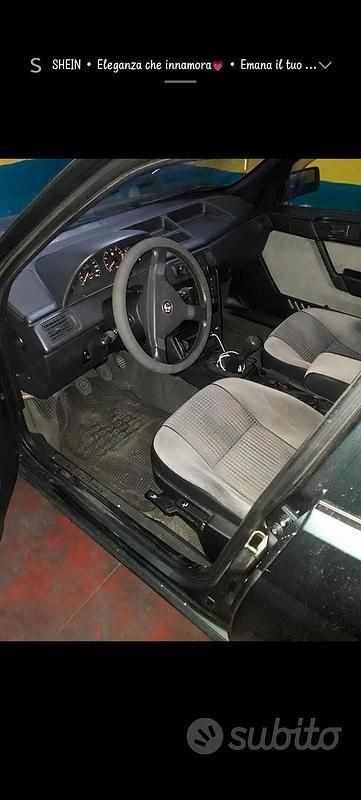 Usata Alfa Romeo 155 141 CV (103 kW) 1992 Verde Berlina