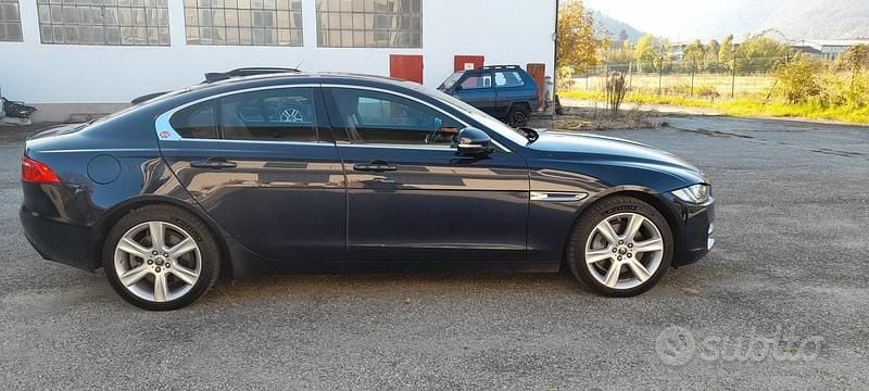 Usata Jaguar XE Portfolio 180 CV (132 kW) 2017 Blu Berlina