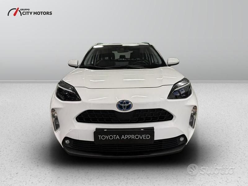 Usata Toyota Yaris Cross Active 116 CV (85 kW) 2023 Amaranto SUV
