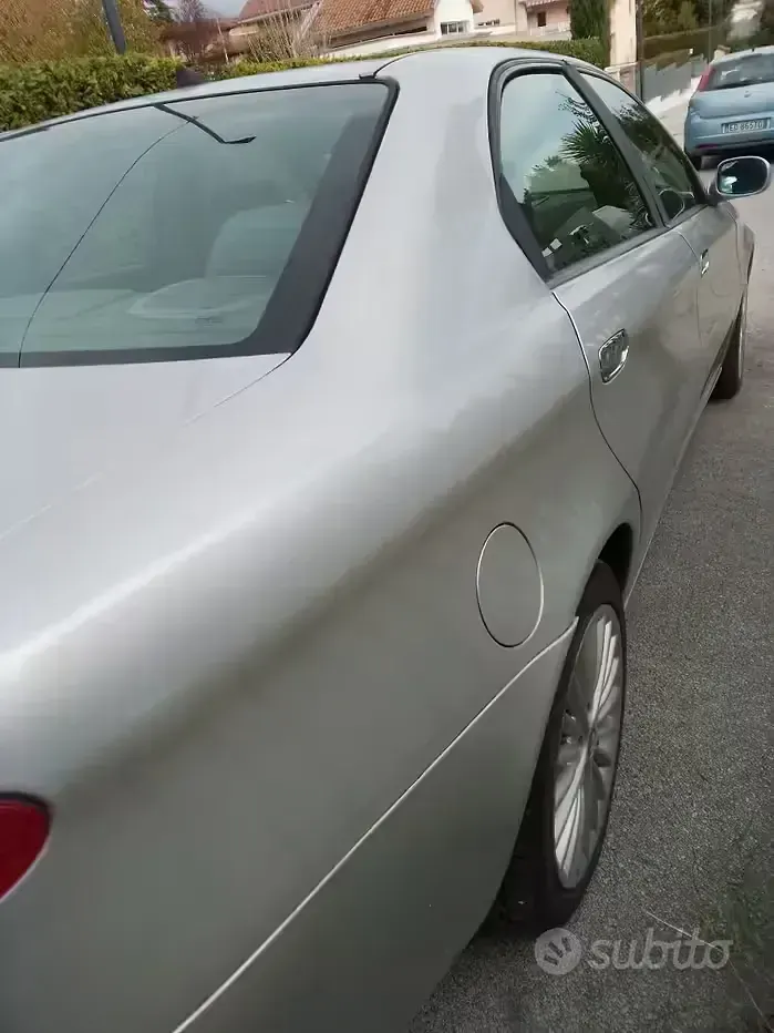 Usata Alfa Romeo 166 185 CV (136 kW) 2006 Grigio Berlina