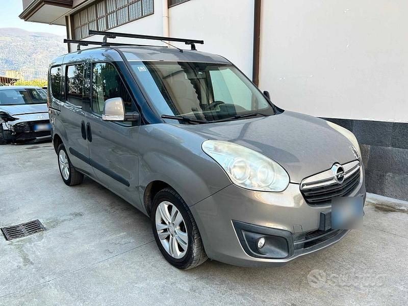 Usata Opel Combo 105 CV (77 kW) 2013 Grigio Monovolume