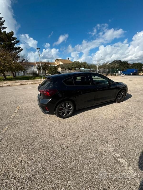 Usata Ford Focus ST-Line X 115 CV (84 kW) 2023 Nero Utilitaria