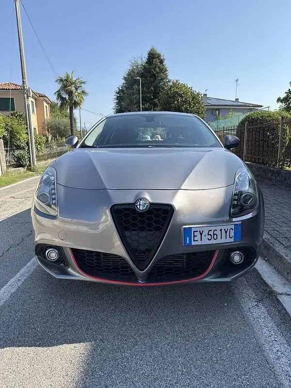 Usata Alfa Romeo Giulietta 105 CV (77 kW) 2015 Grigio Utilitaria