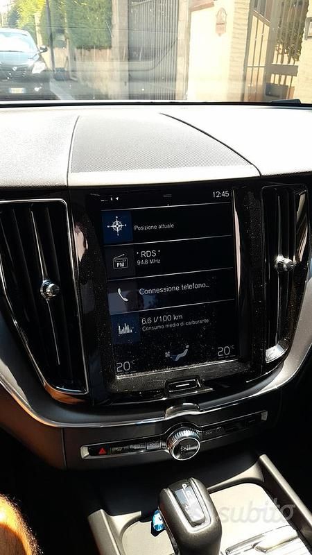 Usata Volvo XC60 Business Edition 190 CV (139 kW) 2020 Argento SUV