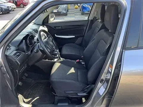 Usata Suzuki Swift 90 CV (66 kW) 2019 Argento Utilitaria