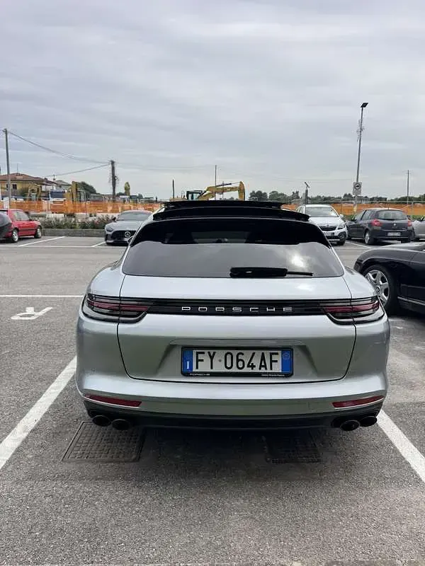 Usata Porsche Panamera Sport Turismo 330 CV (242 kW) 2019 Argento Utilitaria