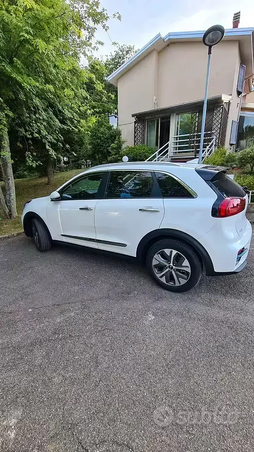 Usata Kia e-Niro 63 kW (87 CV) 2021 Bianco SUV