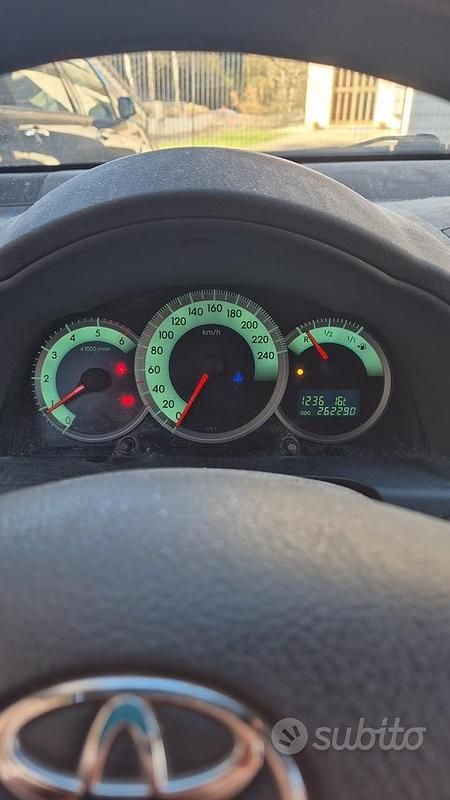 Usata Toyota Corolla Verso 2008 Grigio Monovolume