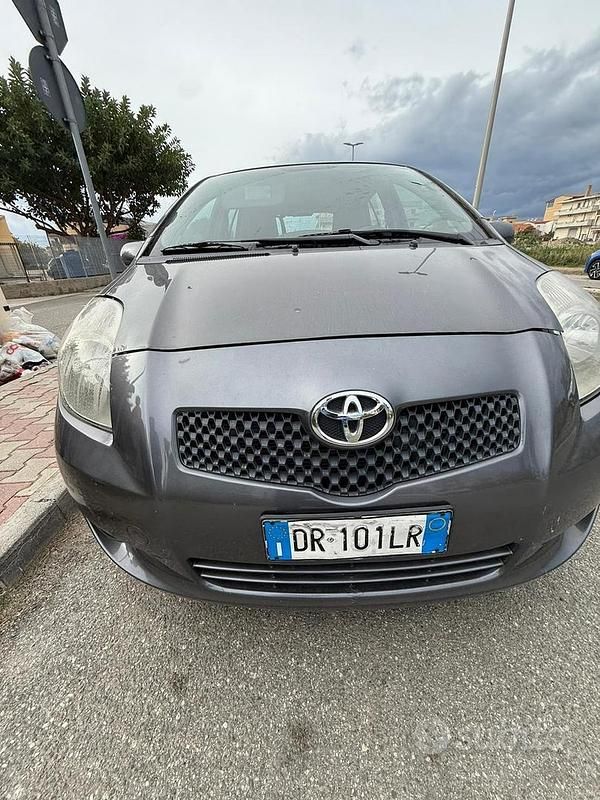 Usata Toyota Yaris 2008 Grigio Utilitaria