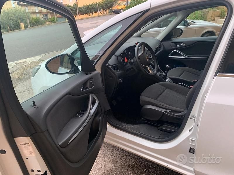 Usata Opel Zafira Tourer 140 CV (102 kW) 2015 Bianco Monovolume