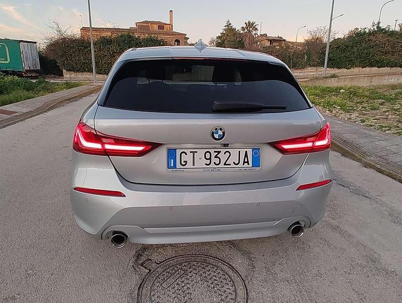 Usata BMW 118 Advantage 150 CV (110 kW) 2020 Argento Utilitaria