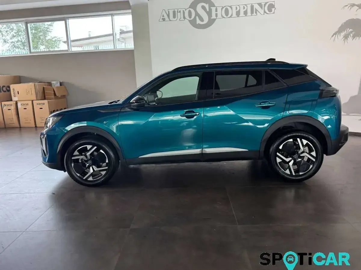 Usata Peugeot 2008 Allure 102 CV (75 kW) 2025 Blu/azzurro SUV