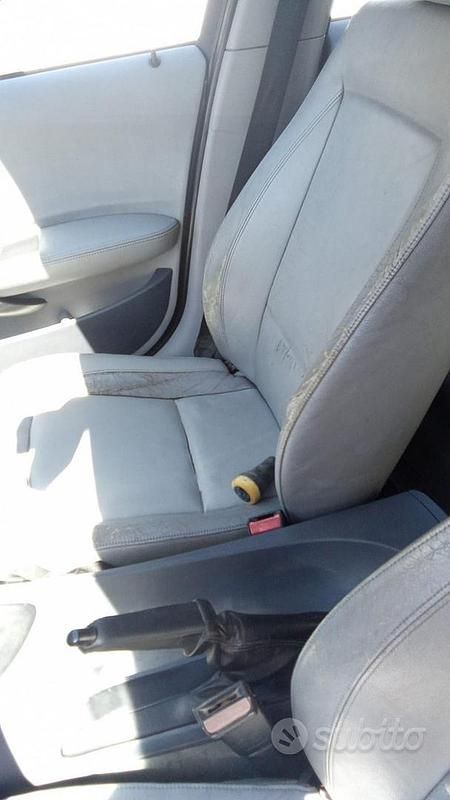 Usata BMW 118 122 CV (89 kW) 2005 Utilitaria