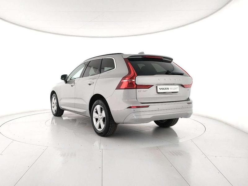 Usata Volvo XC60 Core 197 CV (144 kW) 2023 Silver dawn SUV
