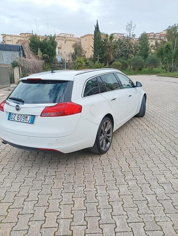 Usata Opel Insignia Cosmo 160 CV (117 kW) 2009 Bianco Station wagon