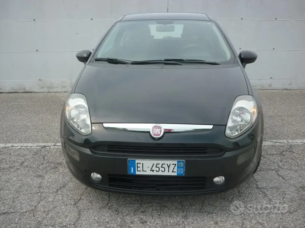 Usata Fiat Punto Dynamic 75 CV (55 kW) 2012 Nero Utilitaria