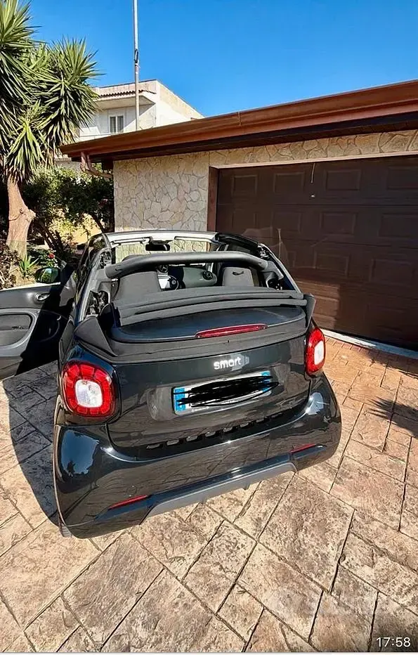 Usata Smart ForTwo Cabrio Brabus 71 CV (52 kW) 2019 Nero Cabrio