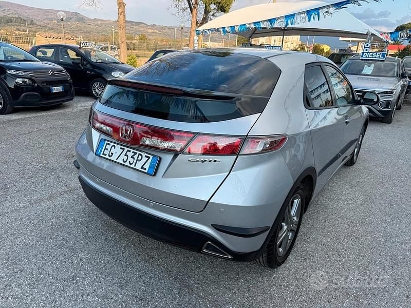 Usata Honda Civic Elegance 99 CV (72 kW) 2011 Grigio Berlina