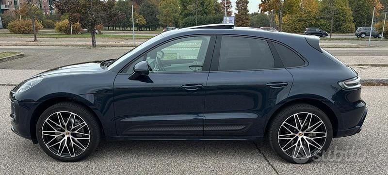 Blu Usata 2023 Porsche Macan SUV | 62.990 € (Ottimo prezzo) - Immagine 1/4