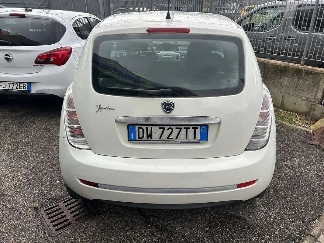 Usado Lancia Ypsilon 80 HP (58 kW) 2009 Citadino