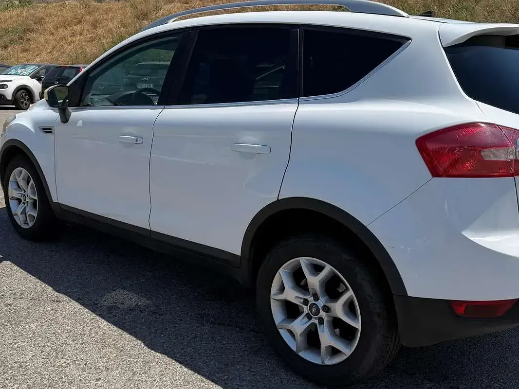 Usata Ford Kuga 140 CV (102 kW) 2012 Bianco SUV