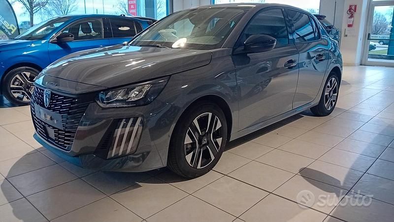Usata Peugeot 208 Allure 100 CV (73 kW) 2024 Grigio Utilitaria