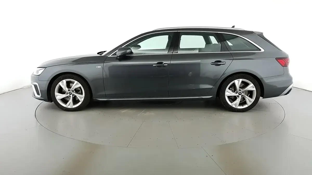 Begagnad Audi A4 S-Line 163 HK (119 kW) 2024 Grå Kombi