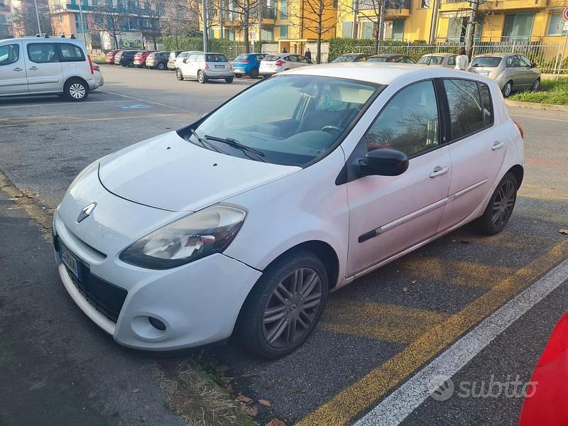 Usata Renault Clio II 75 CV (55 kW) 2011 Bianco Berlina