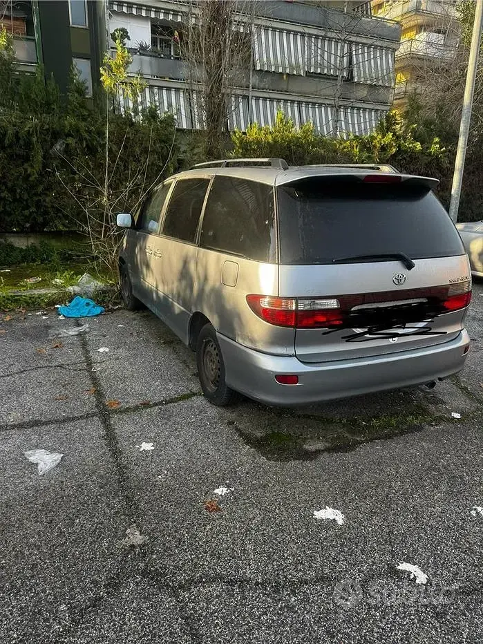 Usata Toyota Previa 116 CV (85 kW) 2003 Grigio Monovolume