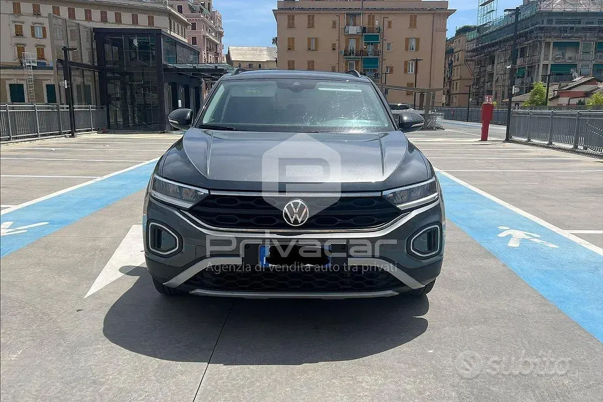 Usata VW T-Roc Life 116 CV (85 kW) 2024 Grigio SUV