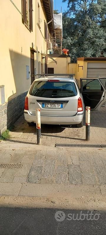 Grigio Usata 2002 Ford Focus Station wagon | 1650 € (Buon prezzo) - Immagine 1/4