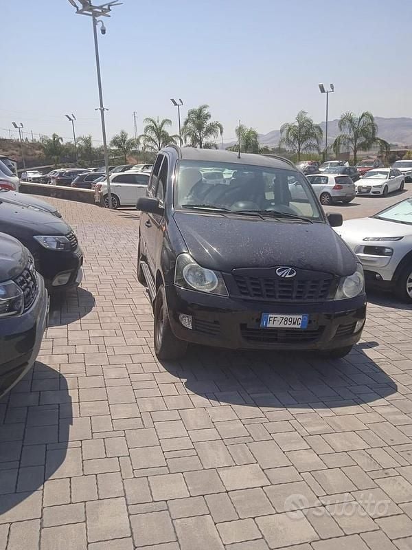 Usata Mahindra Quanto 120 CV (88 kW) 2016 Nero SUV