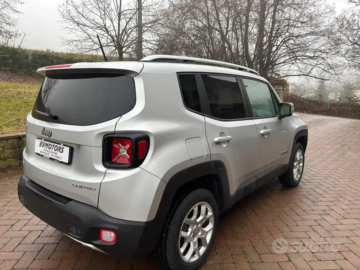 Usata Jeep Renegade Limited 140 CV (102 kW) 2016 Grigio SUV