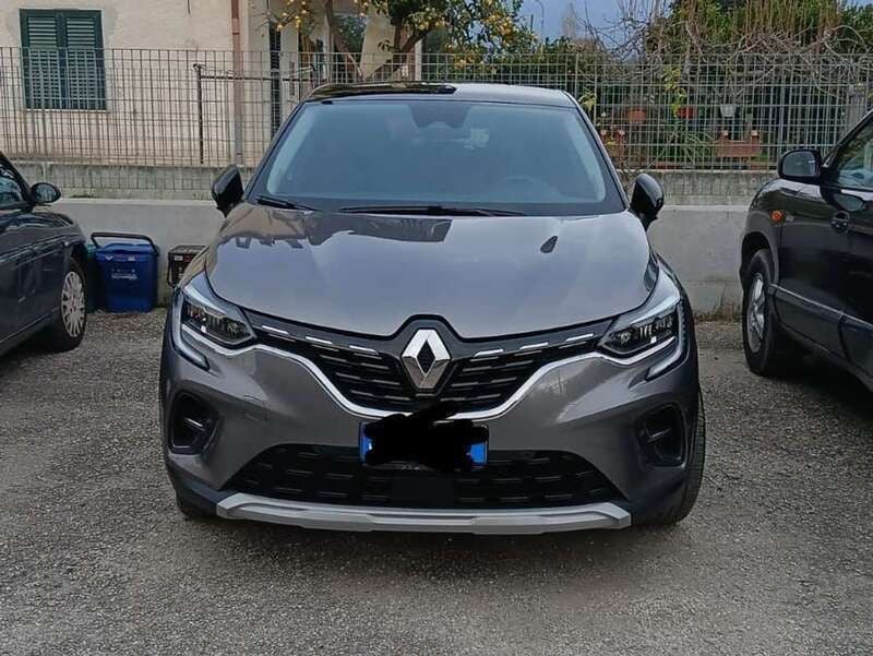 Grigio Usata 2022 Renault Captur Intens SUV | 20.000 € (Cara) - Immagine 1/4