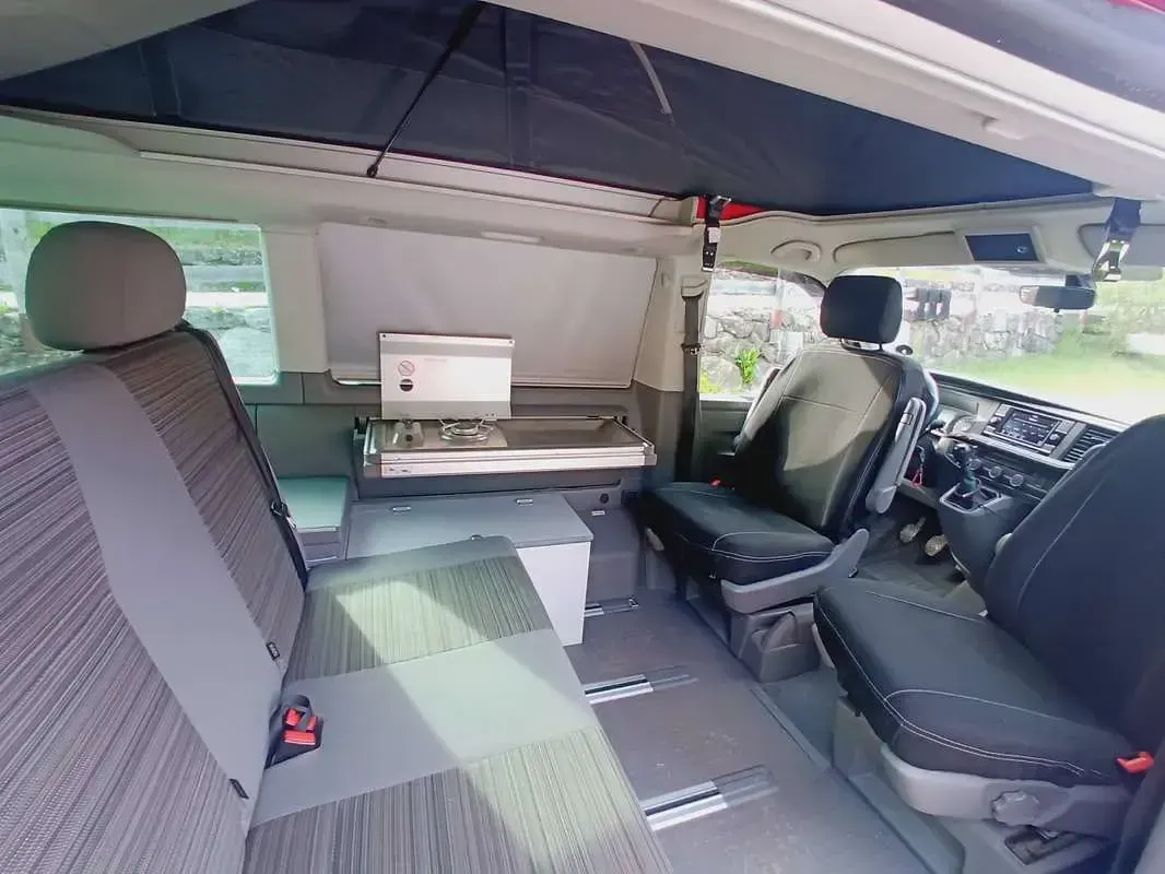 Begagnad VW California Beach 204 HK (150 kW) 2022 Röd Van