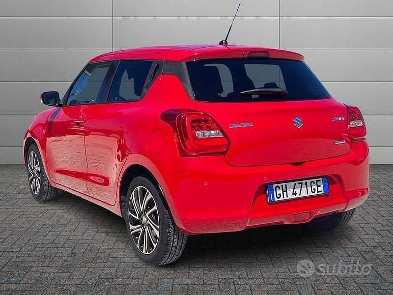 Second-hand Suzuki Swift 83 CP (61 kW) 2022 Roșu Hatchback