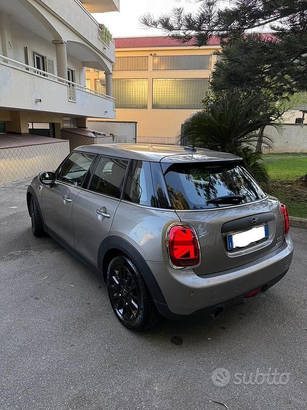 Usata Mini ONE 102 CV (75 kW) 2020 Grigio Utilitaria