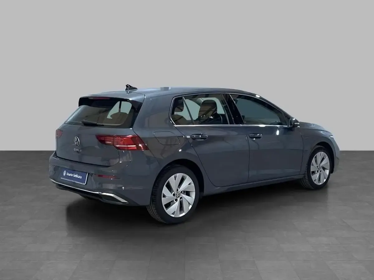 Usata VW Golf VIII Style 150 CV (110 kW) 2025 Dolphin grey metallizzato Berlina